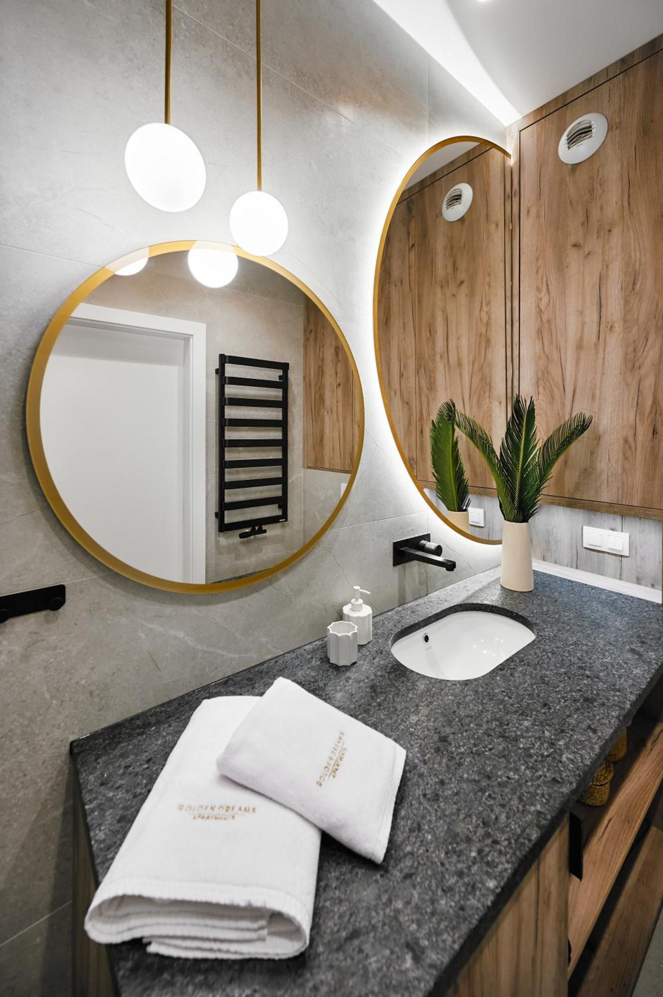 Golden Dreams Luxury Apartments 21 Krakow Bagian luar foto